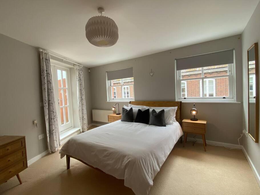 The Penthouse, Winchester Exterior photo